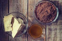 Cargar imagen en el visor de la galería, Photo of chunks of vanilla in a glass bowl with cofree and sugar in separate bowls on a wood table. Photo was retrieved from the internet and does not represent the product advertised. 